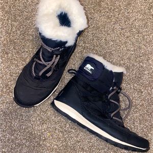 Black & white Sorel snow shoes